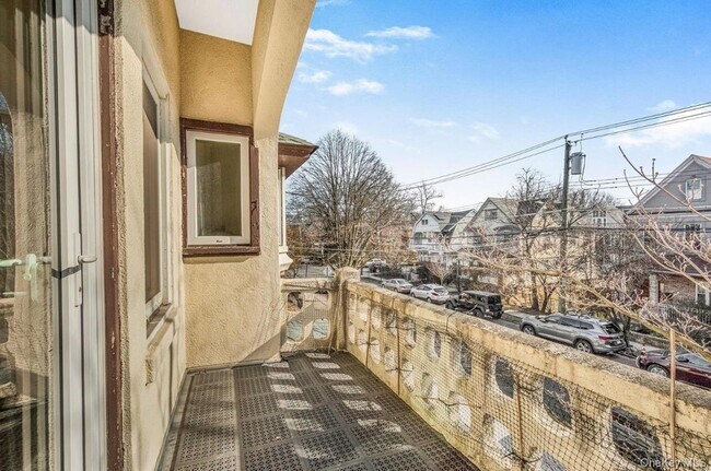 Building Photo - 409 W 261st St
