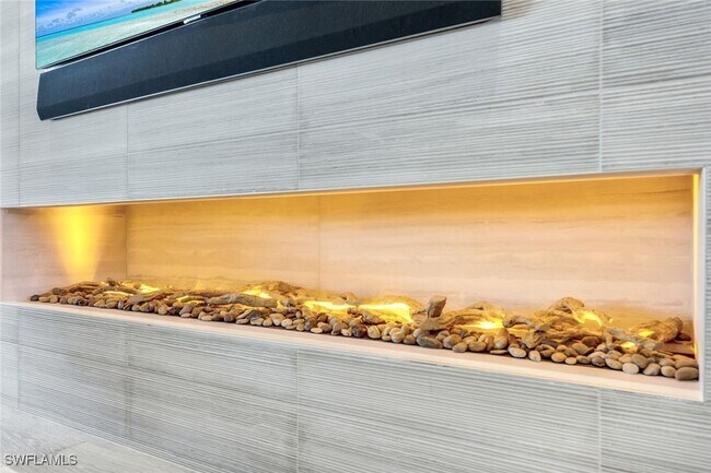 Building Photo - 295 5th Ave S