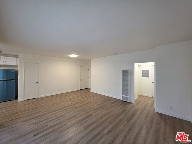 Building Photo - 827 9th St