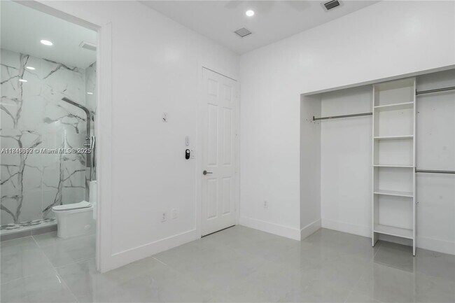 Building Photo - 939 NE 42nd Ter