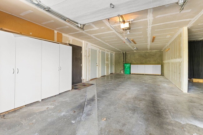 Building Photo - 9746 SW 34th Pl