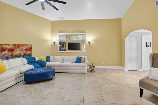 Building Photo - 190 Temple Ave