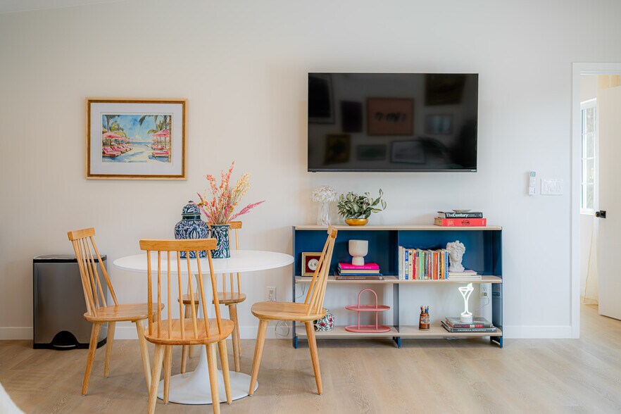 Building Photo - 9338 Langdon Ave