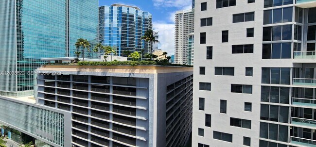 Building Photo - 170 SE 14th St