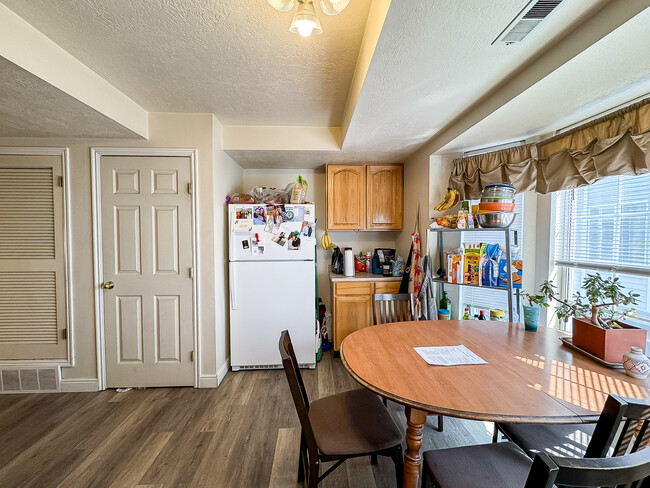 Building Photo - 565 N 300 E