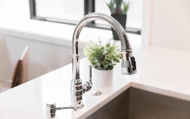 Building Photo - 2248 Ontario Rd NW