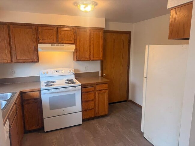 Building Photo - Updated Single Level Home