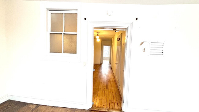 Building Photo - 612 Warren St