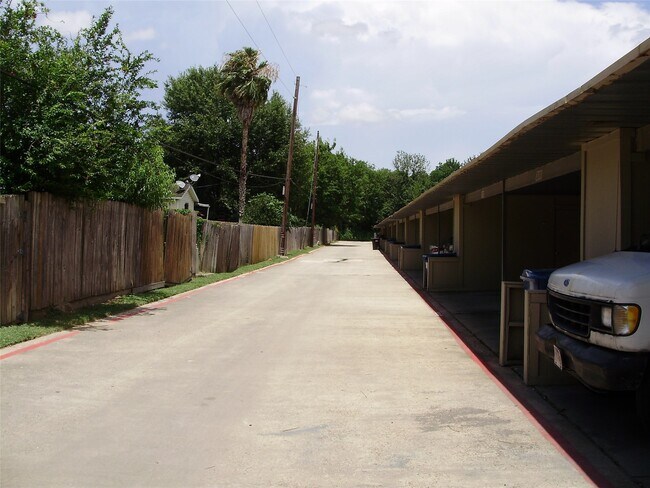Building Photo - 2107 Shiveley Cir