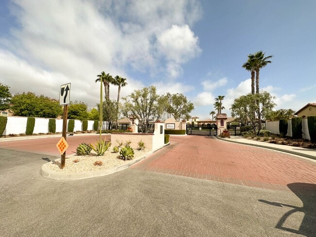 Building Photo - COMING SOON! * RARE OPPORTUNITY * SENIOR (55+) ROOM FOR RENT IN PRISTINE GATED COMMUNITY IN MENIFEE!