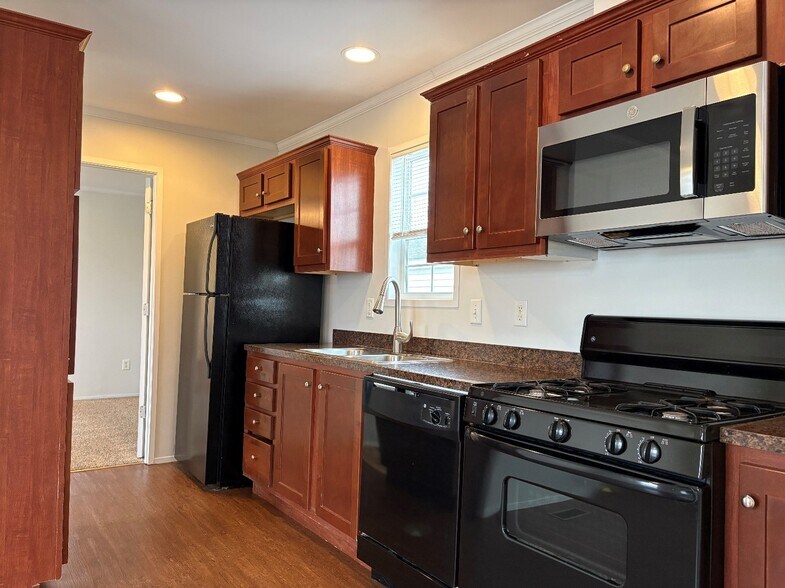 Building Photo - 1921 Winter Park Dr