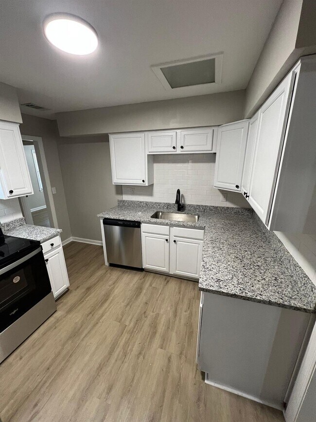Building Photo - 4454 Lapaloma Dr