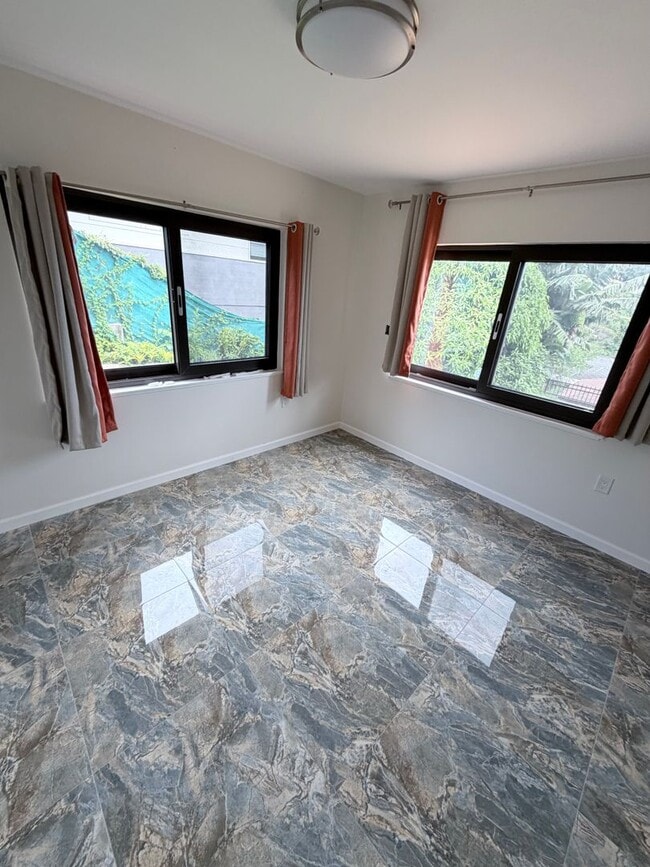 Building Photo - 2045 Mott Smith Dr