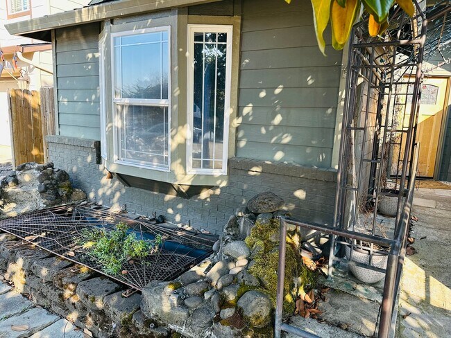 Building Photo - Beautiful Custom One Level Home