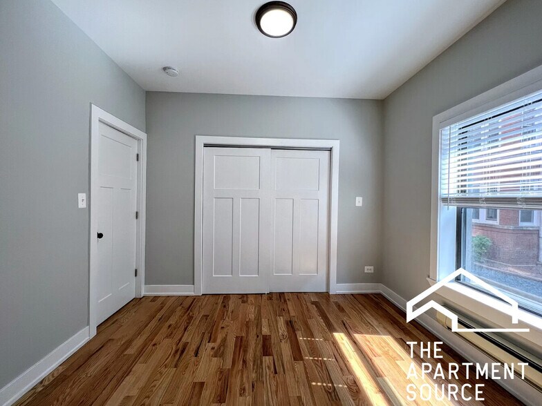 Building Photo - 4423 N Wolcott Ave