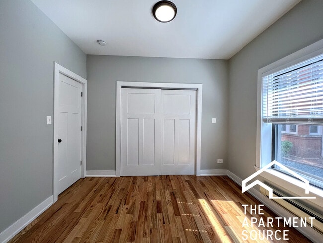 Building Photo - 4409 N Wolcott Ave