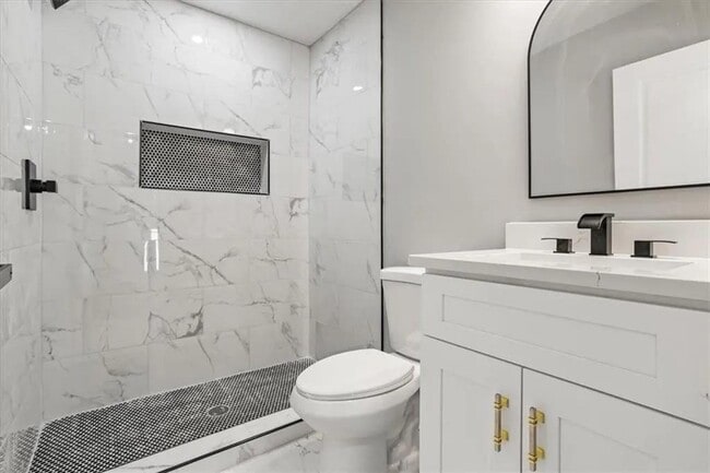 Building Photo - 724 Cowan Rd SE