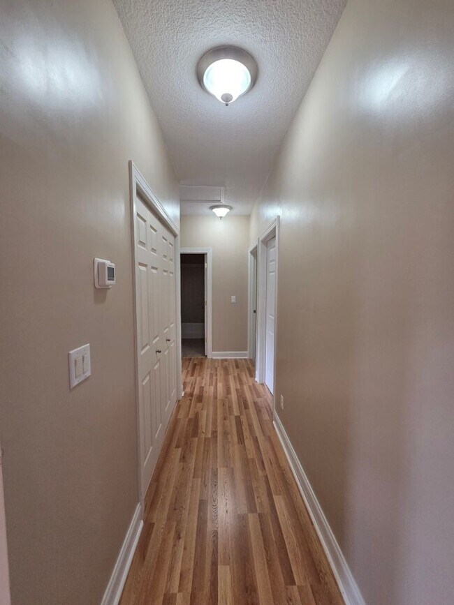 Building Photo - 1174 Buchanan Loop