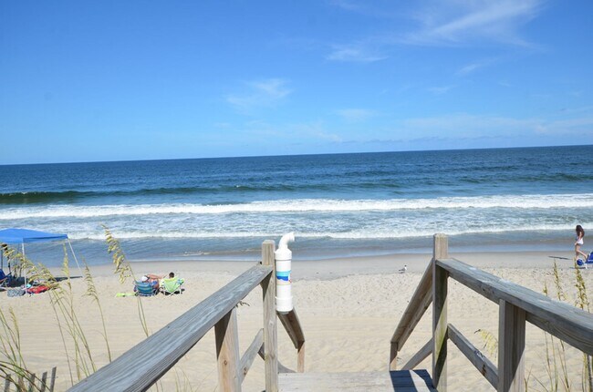 Building Photo - ELEGANT OCEANFRONT OFF-SEASON RENTAL FOR YOUR PERFECT WINTER GETAWAY