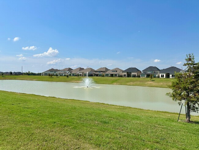 Building Photo - 4985 Almond Ter Dr