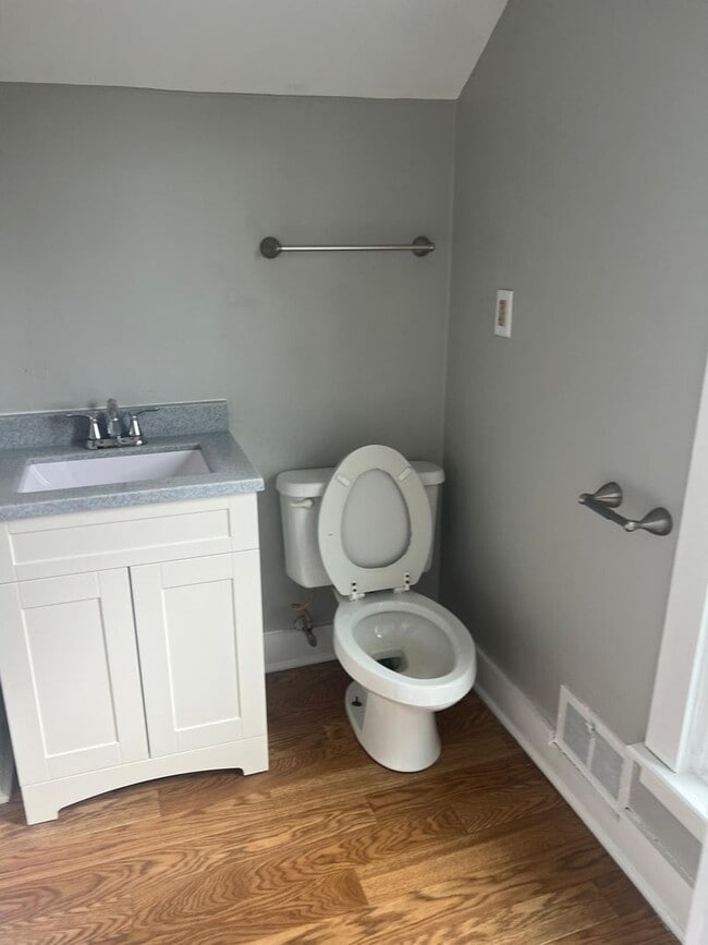 Building Photo - FOR RENT: Recently renovated home in Neenah!