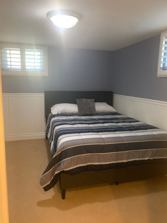 Building Photo - STUNNING 4 bd. 2 bath Executive Sunnyside ...