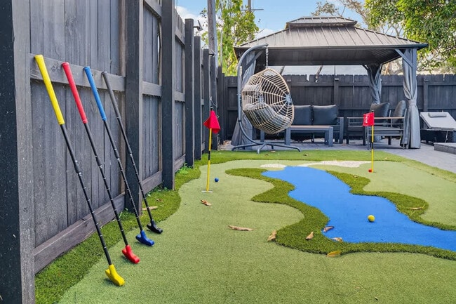 Building Photo - 6660 Custer St