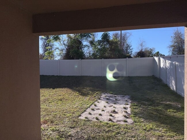 Building Photo - Grab this 4 bedroom home today!