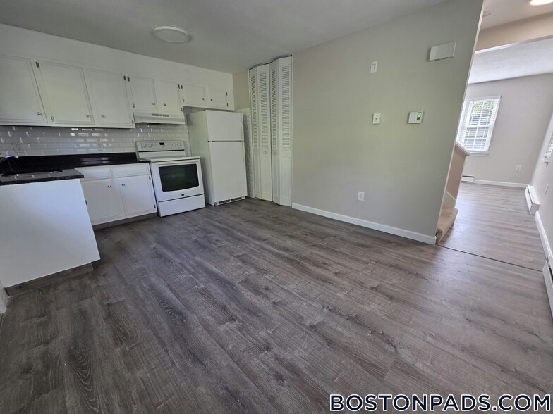 Building Photo - 221 West St