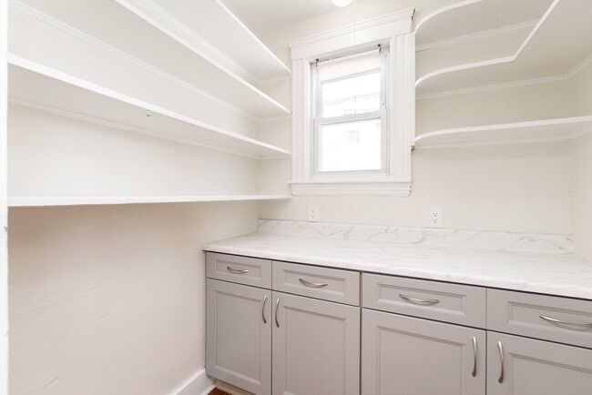 Building Photo - 359 Concord St