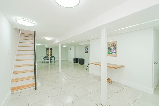 Building Photo - 479 Putnam Ave