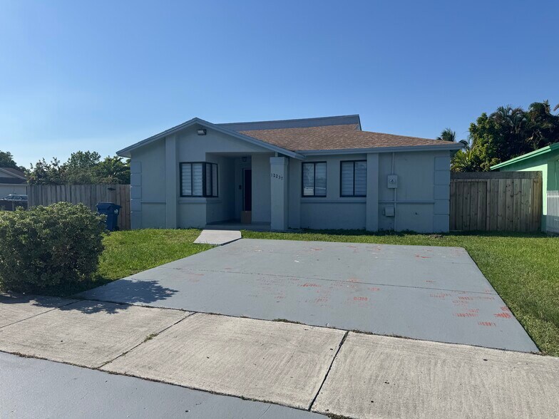 Primary Photo - 12237 SW 193rd St