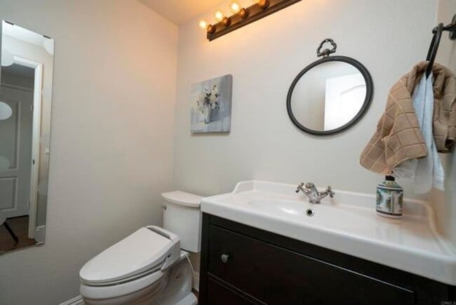Building Photo - Beautiful 4Br/2.5Ba Home With Private Yard In Shadowridge!!