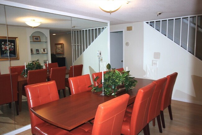 Building Photo - 532 Old Stone Brook