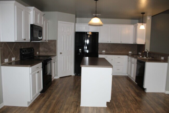 Building Photo - 4 BEDROOM, BELTON ISD, COMMUNITY POOL