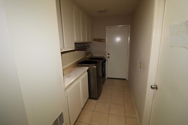 Building Photo - 178 S Shattuck Pl