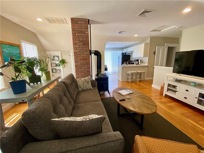 Building Photo - 30 Gould St