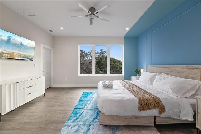 Building Photo - 623 Petit Wy