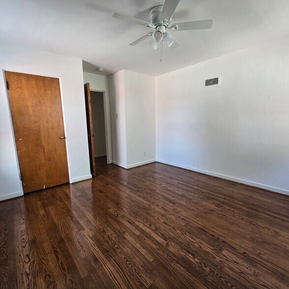Building Photo - 6206 Nagel Ave