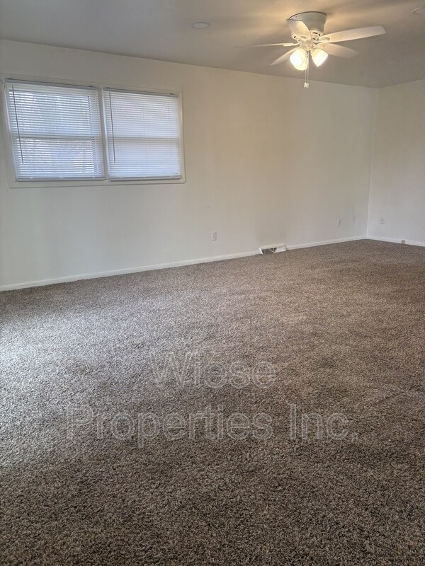 Building Photo - 408 Amherst Dr