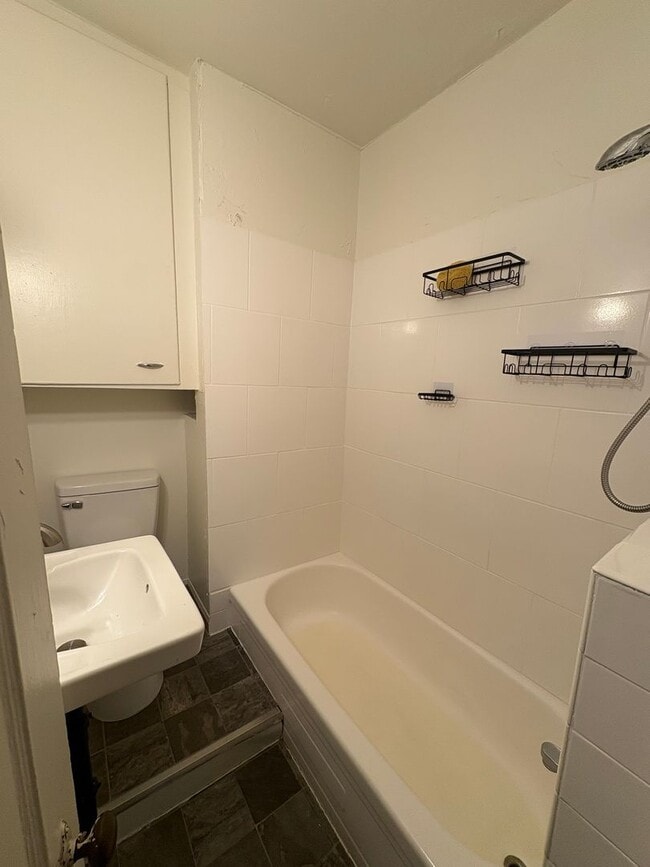 Building Photo - 440 N Grape St