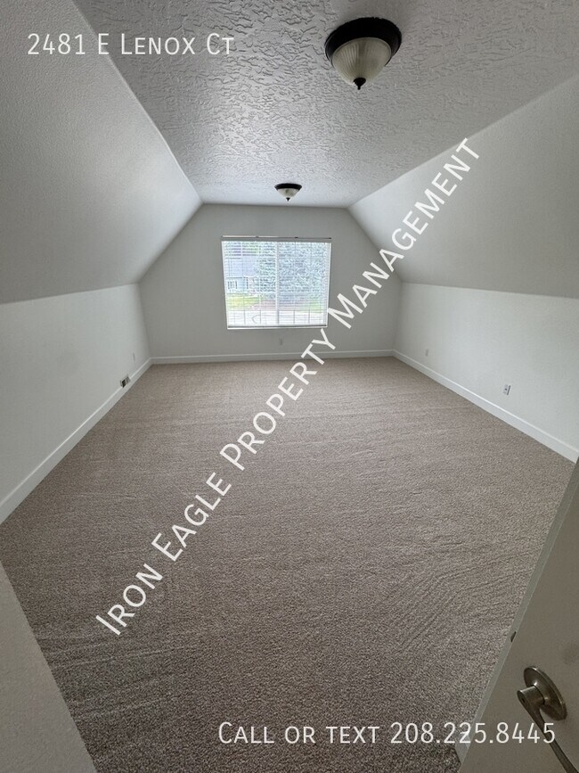 Building Photo - 2481 E Lenox Ct