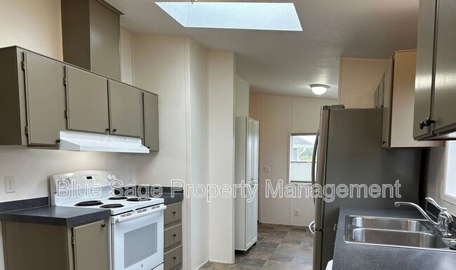 Building Photo - 50 Buds Way