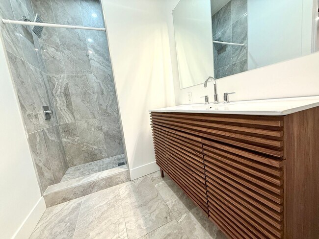 Building Photo - 520 Delaware Ave