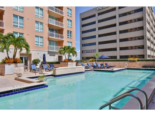 Building Photo - 1350 Main St