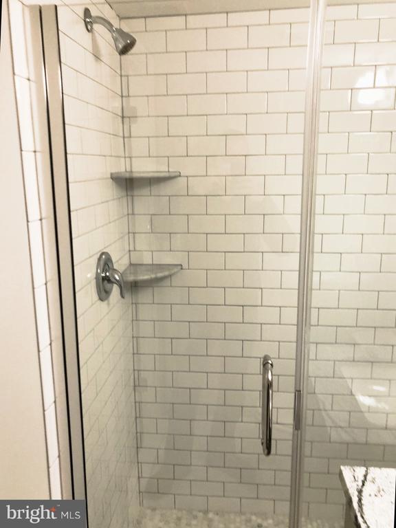 Building Photo - 632 S Decker Ave