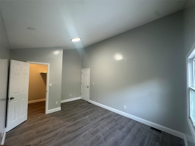 Building Photo - 145 Sequoia Dr