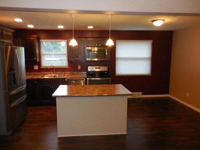 Building Photo - Gorgeous Two Bedroom/Two Full Bath Renovated Home In Kettering w/Full Finished Basement