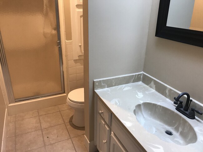 Building Photo - 3 Bedroom 2 Bathroom across from Kickapoo High School $1,495!