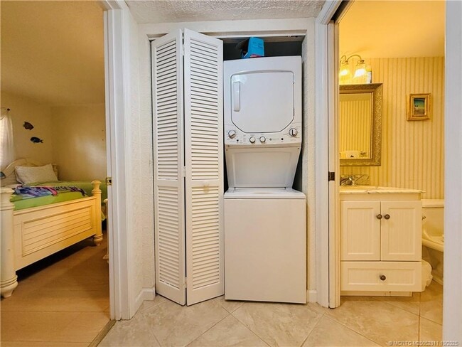 Building Photo - 9400 S Ocean Dr